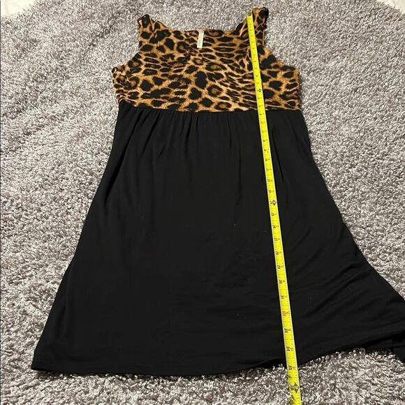 Leopard Print and Black Dress - Picture 5 of 6